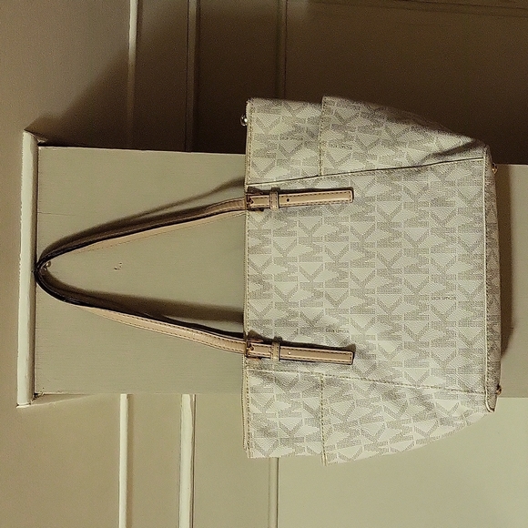 Michael Kors Jet Set Logo E/W Top Zip Tote - Picture 2 of 11